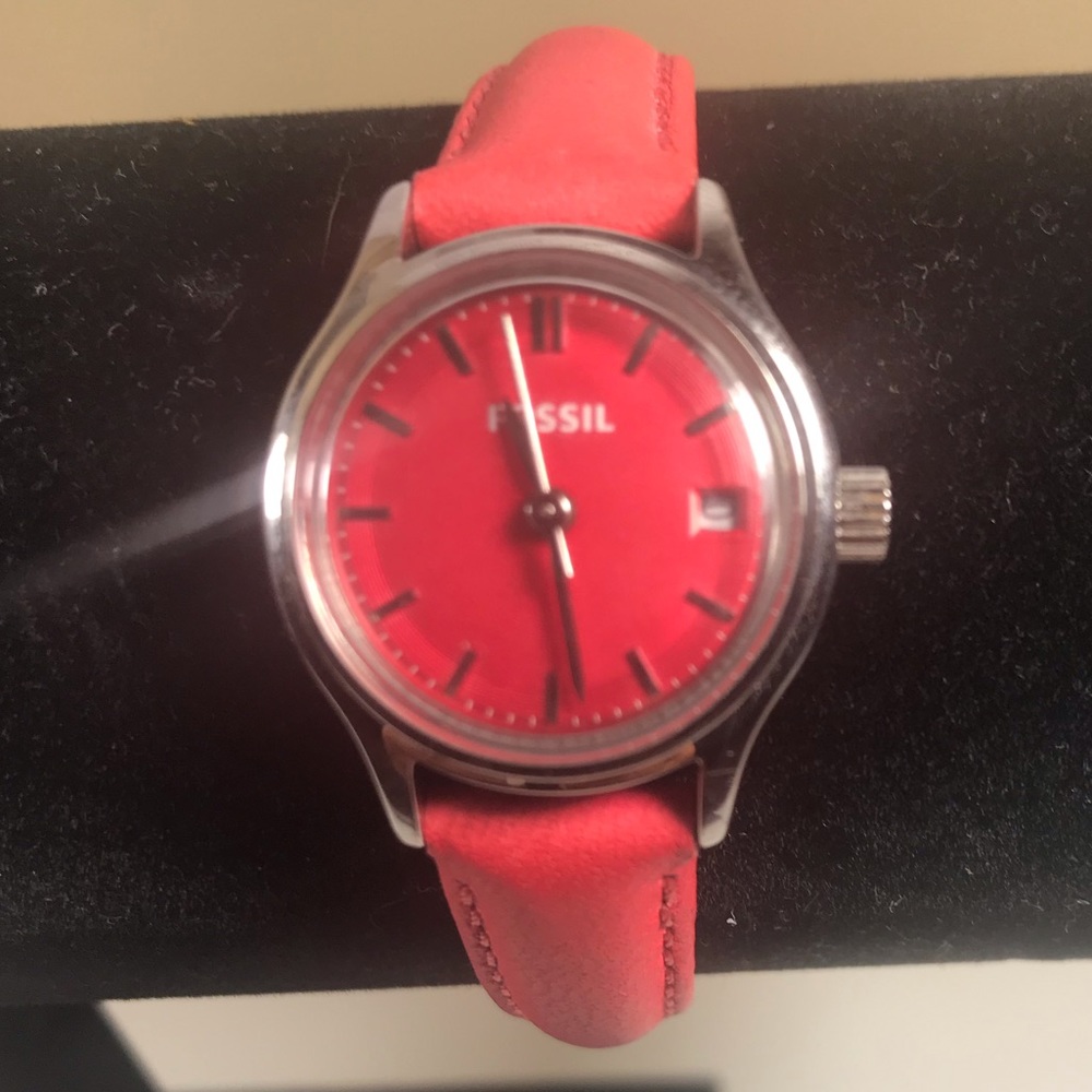 Fossil Women’s leather watch band pink silver